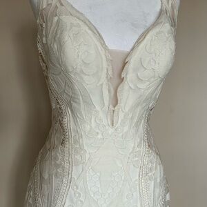 Everly Bride wedding dress size 8. New!